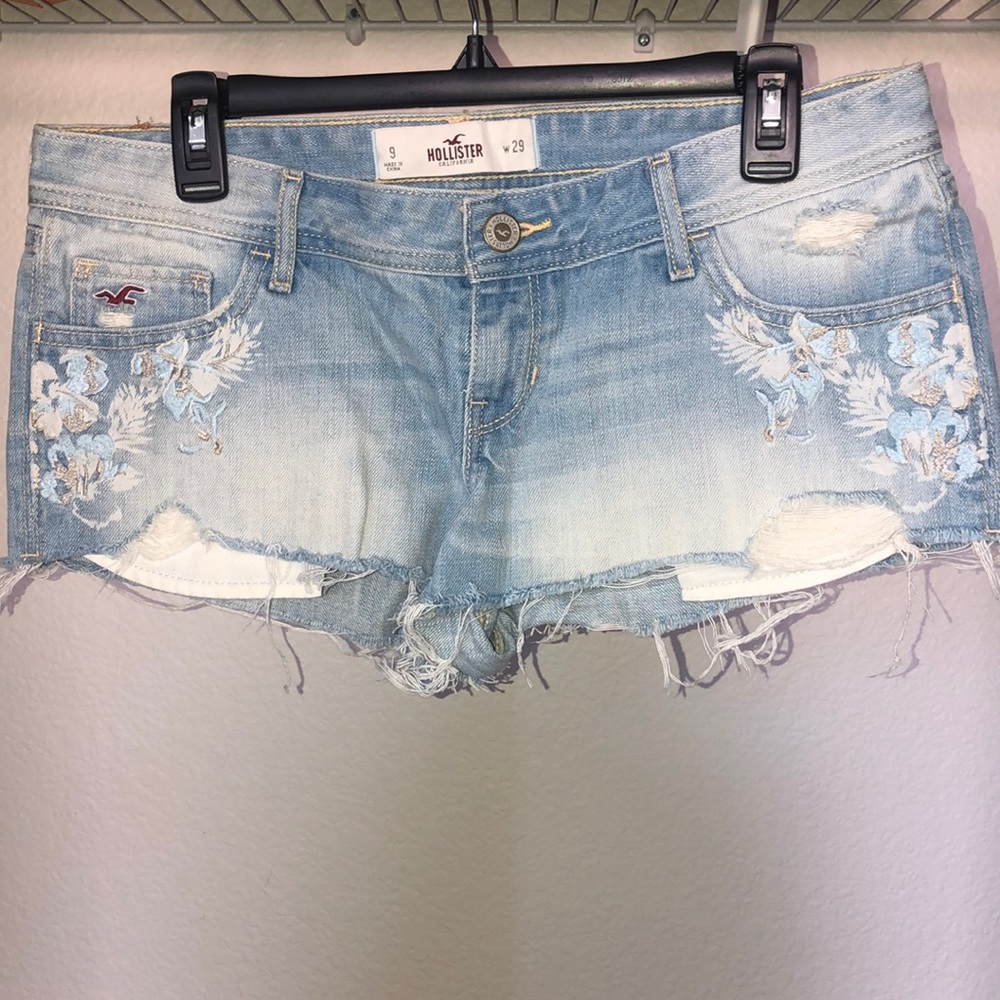 Hollister jeans shorts with flowers on them size 9